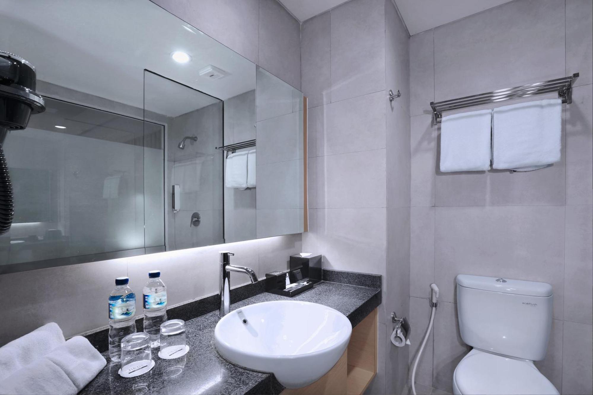 Neo+Waru-Sidoarjo By Aston Hotel Ngoại thất bức ảnh