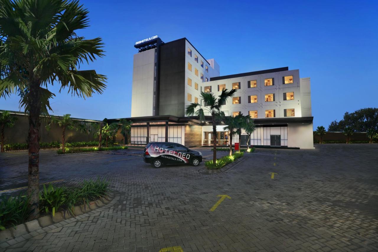Neo+Waru-Sidoarjo By Aston Hotel Ngoại thất bức ảnh