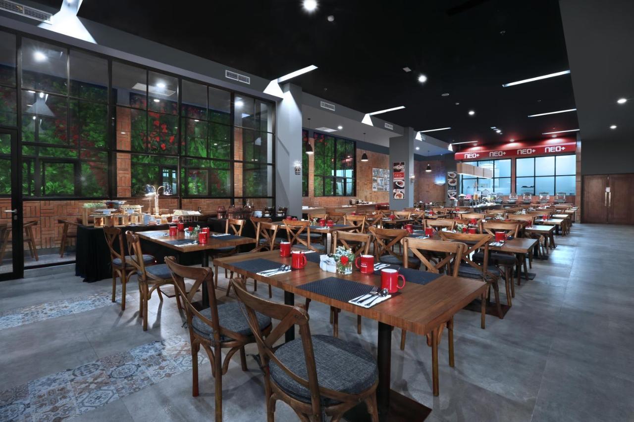 Neo+Waru-Sidoarjo By Aston Hotel Ngoại thất bức ảnh
